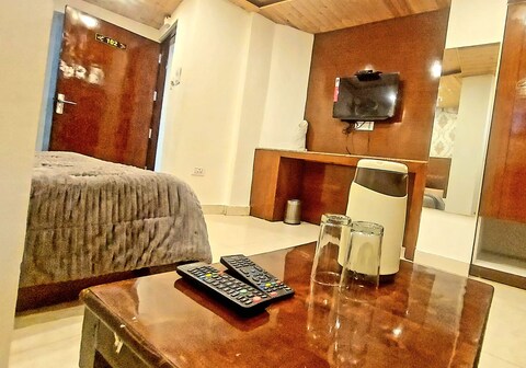 N R Stay Dalhousie | Parking and Caretaker