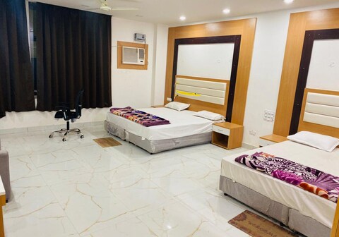 Hotel Gayatri Palace
