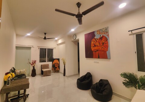 Modern 2BHK   Central and Cozy