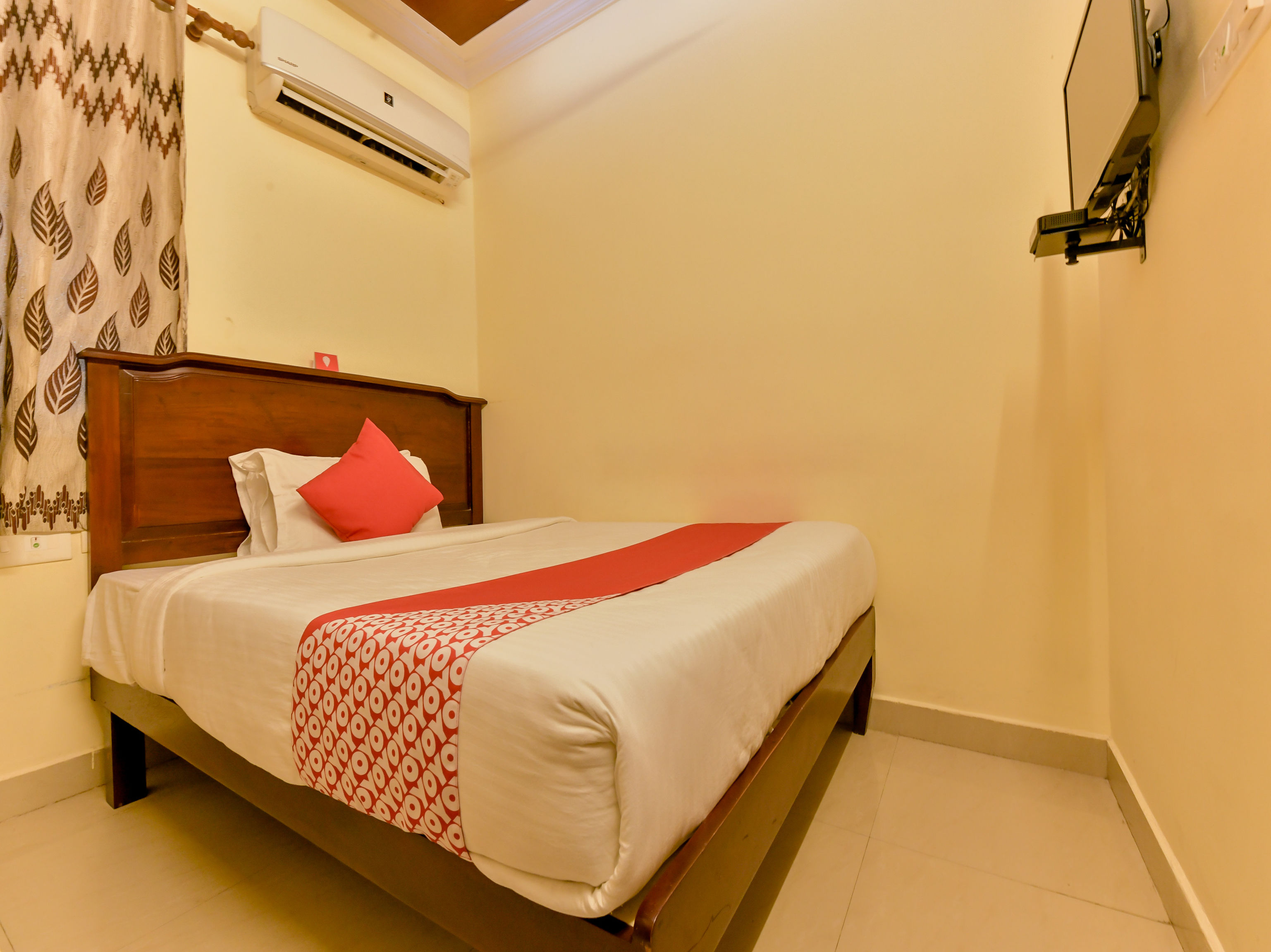 SAAS TOWER  Cochin INR 424 OFF   1  6  0  0   Hotel Price  Address Reviews