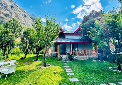 Boho Grove Cafe and Stay