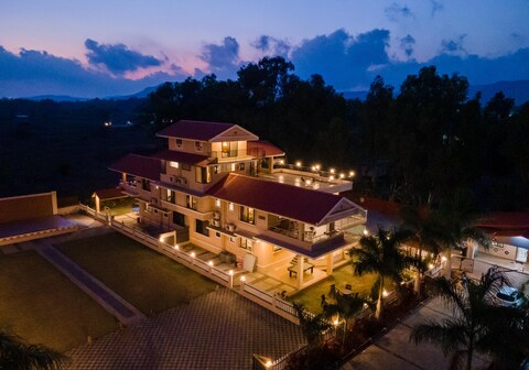 Luxury Kadan 6BHK with Pvt Pool