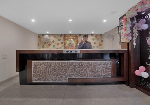 Super Townhouse Divya Palace