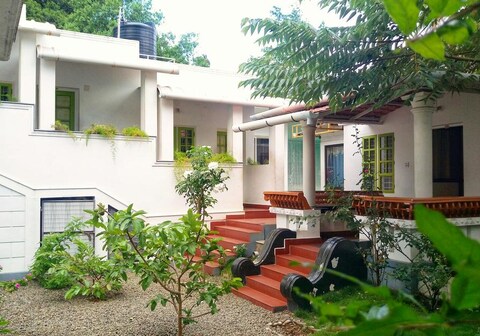 Marayoor Holidays | Rooms & Restaurant