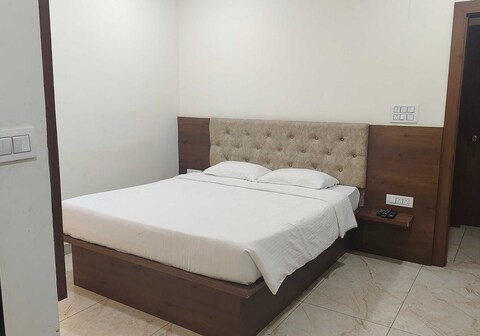 Hotel O Kakatiya Hills Formerly Shree Adithya Luxury Rooms