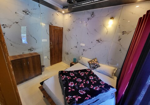 Hotel Gaura Inn