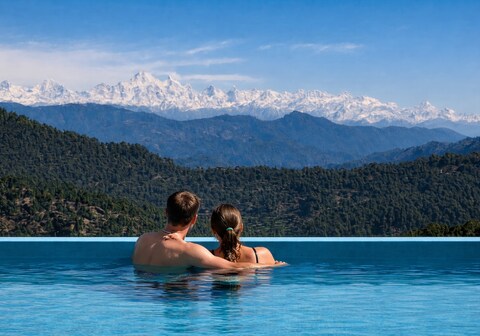Spellmount - Himalayan View Infinity Pool Resort In Kausani