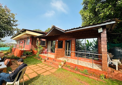 Laurels Villa | Rooms & Cottages