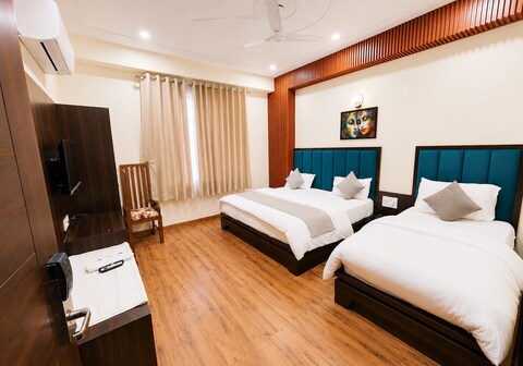Hotel Modern Palace