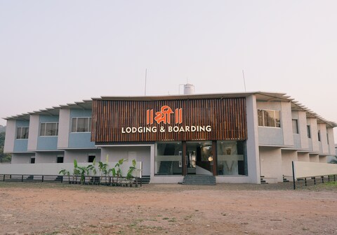 SHREE LODGING & BOARDING