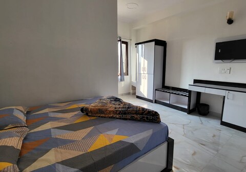 Hotel Neerja Paradise