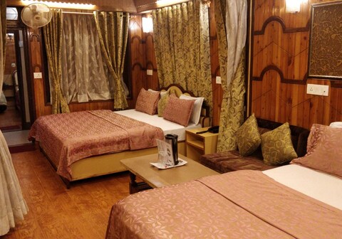 Hotel Surya Lake View