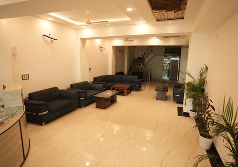 Hotel Giriraj Palace