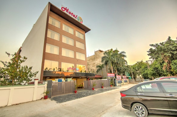 Hotel 91 Huda City Center