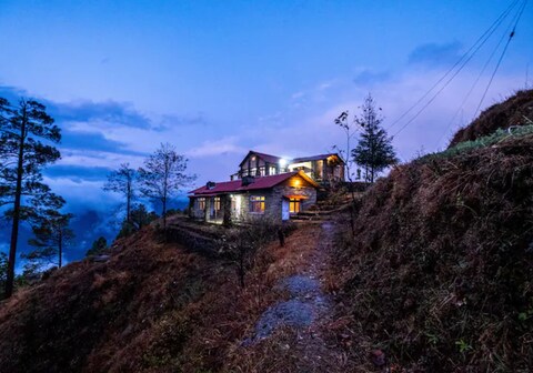 Mountain Hideout | Boutique room close to Binsar