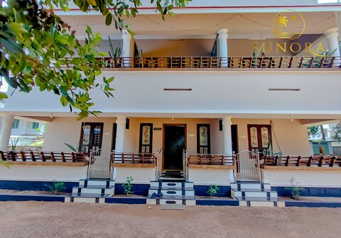 SUNORABEACHSTAY