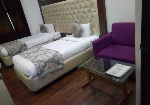 Hotel Basant Leela