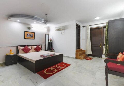 Comfortable Safe AC Homestay in GK Room 2