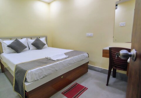 DADA BAUDI BHOJONALAYA AND HOTEL