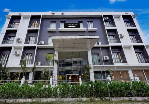 Super Townhouse Medavakkam Near Jayachandran