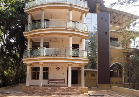 Madhusudha Jambhulpada- Villa by the river Amba