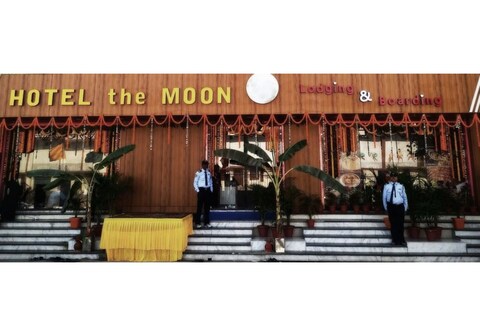 Hotel the Moon