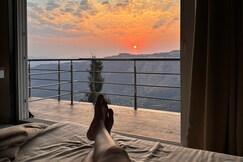 Misty Cliff Pachgani, Mahabaleshwar Misty Cliff Pachgani, Mahabaleshwar