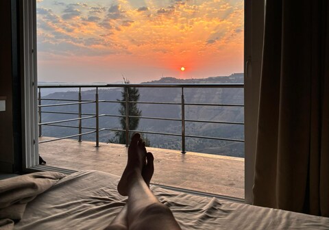 Misty Cliff Pachgani