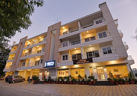 Hotel Clarks Inn, Bhowali (20 Mins from Neem Karoli Baba Ashram, Kainchi Dham)