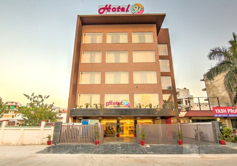 Hotel 91 Huda City Center