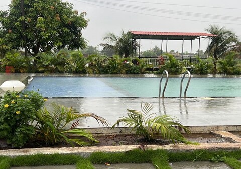 Red Sun The Lake Front Resort Karjat