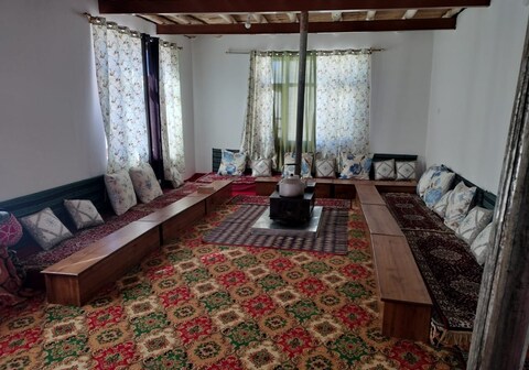 White Rose Homestay Kaza