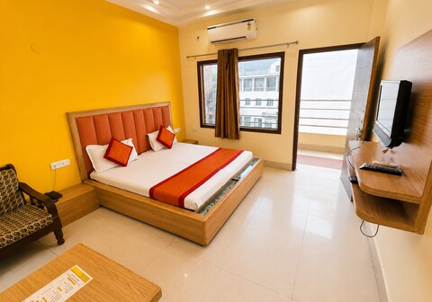 Hotel Atlantic 500 M from Alwar Bus Station