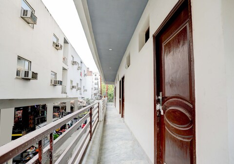 Hotel O Tilak hotel 24 Sector 27 Near by Vinayak Hospital Gali no-6