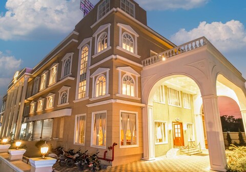 Hotel Utsav Square