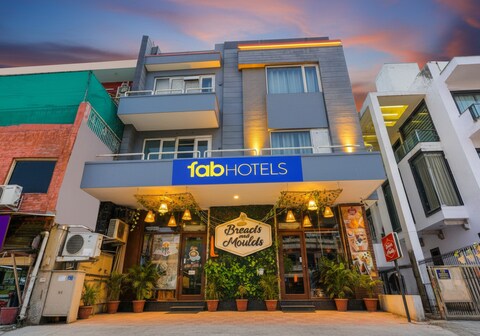 FabHotel Dev Palace I