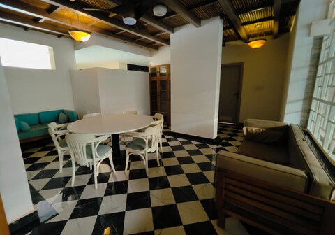 2BHK Pool view | 5mins from Airport |Zennova Stays