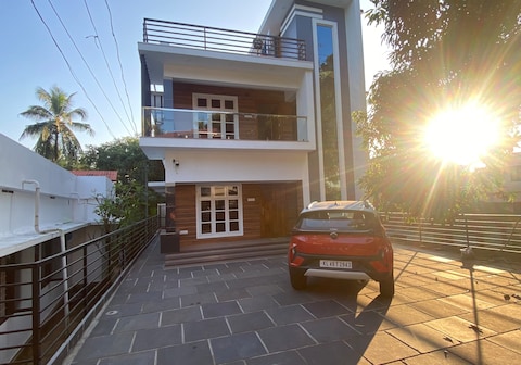 Holiday Inn Residency