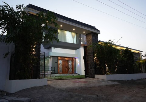 Miracle Beach House Villa