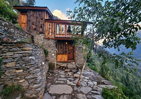 Parvati's Lap Hostel & Camps