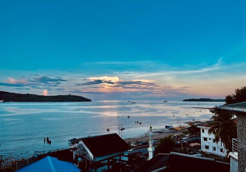 Transit sea facing stay