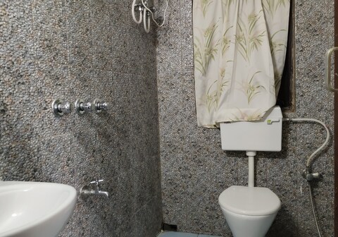 Mountaineers Homestay Jalapahar Road