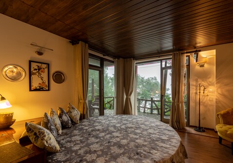 Lake View 3bhk close to Mall road| Zen Den