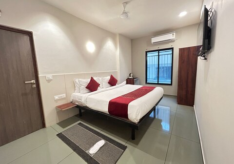 SwagStay Hotel Riviera Grand