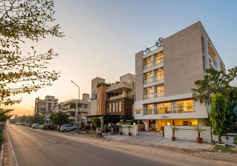 Palm Stay - Studios & Rooms