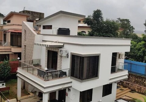 Yaarana Villa - Hombukcom