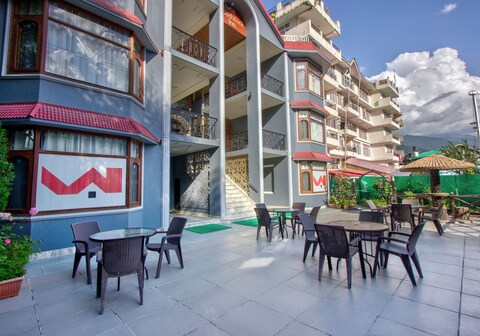 Woodstock Inn ( 800 mtrs from Mall Road )