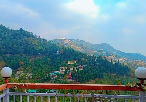 HOTEL THE PINE VILLA MUSSOORIE