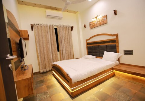 HOTEL VIKRANT