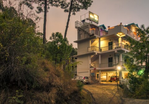 Terrace Retreat | Rooms & Caretaker